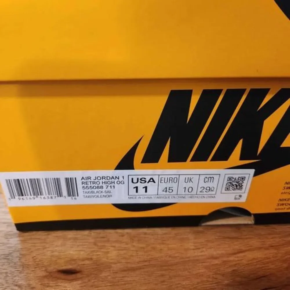 Air Jordan 1 High Taxi Size 11 DS Brand New